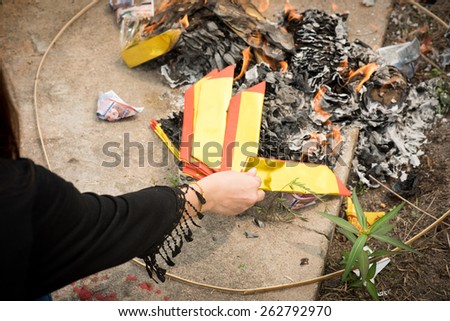 Burning of money paper and gold paper