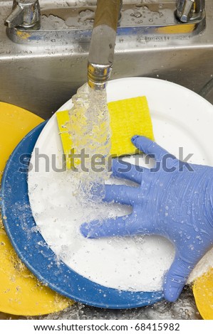 Washing kitchen ware on the silk