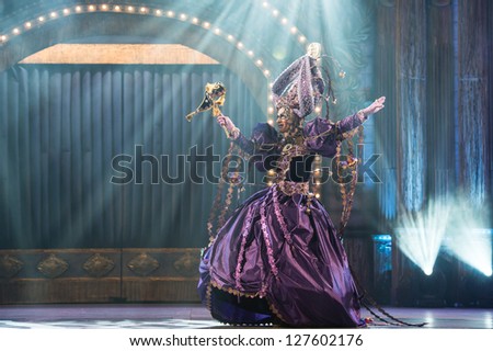 LAS PALMAS , SPAIN - FEBRUARY 7: Enrique Martin Alamo Herrera, from Canary Islands, perform during the Adult Costume Competition, for individuals, on February 7, 2013 in Las Palmas, Spain