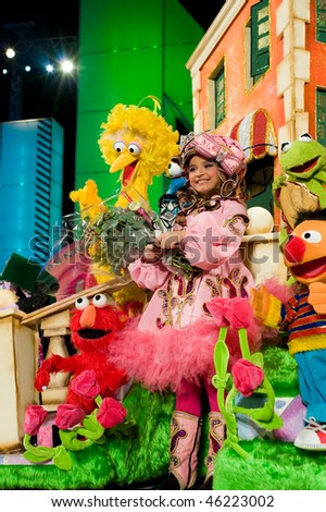 LAS PALMAS - FEBRUARY 7: The winning child queen Andrea Encinoso from Canary Islands performs onstage during the carnival\'s Child Queen Gala February 7, 2010 in Las Palmas, Spain