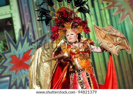 LAS PALMAS , SPAIN - FEBRUARY 9: Agustin Santana Velazquez, from Canary Islands, perform during the Adult Costume Competition, for individuals, on February 9, 2012 in Las Palmas, Spain
