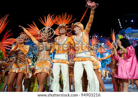 LAS PALMAS , SPAIN - FEBRUARY 10: Unidentified members from Comparsa Araguime win 1st prize, from Canary Islands, during the Adult Dance Contest on February 10, 2012 in Las Palmas, Spain