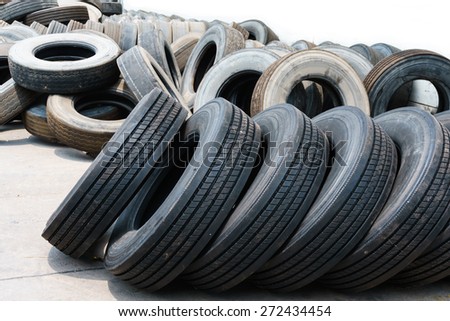 Car tires with alignment in heap, used tires