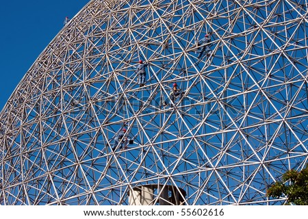 Five Guys working in the Metallic Structure