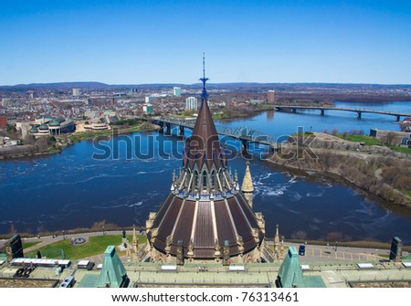 Top of Library of Parliament of Ottawa-Seen from the Tower of principal building.- And seen of Canal Rideau between Ottawa and Gatineau Québec