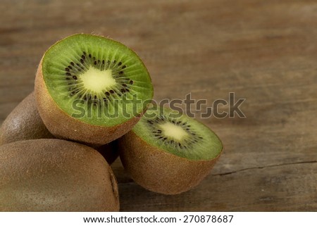 Kiwi fruit on wood, Slice kiwi