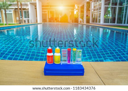 Service and maintenance of the pool.Check the PH of the pool.Liquid test the pH of the pool. Kit care pool.