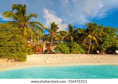 Maldives, tropical paradise, villas by the beach
