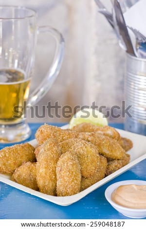Fun easy food, fried crispy crumbed chicken with a jug of beer, tin of cutlery and dipping sauce. Great football food, weekend TV lunch, relaxation food or just easy eating.