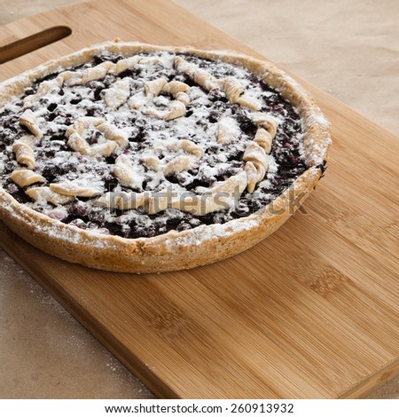 Blackberry pie. black currant pie in vanilla powder. Powdered sugar. Blackberry cake on desk. Bake with vanilla powder. Baking