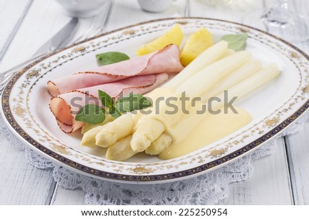 white asparagus with ham