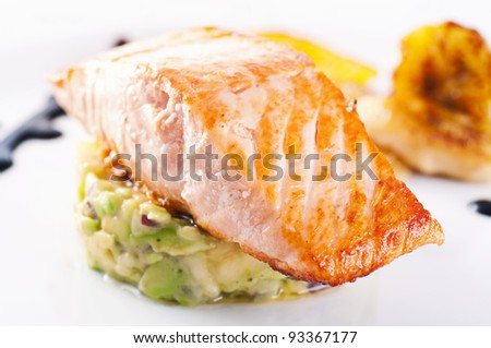 Salmon steak with avocado tatar