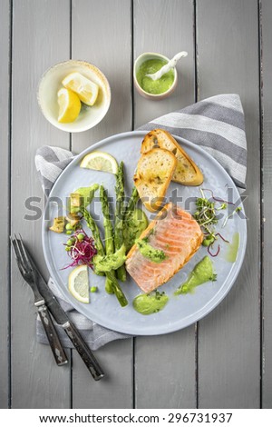 salmon with green asparagus nordic style