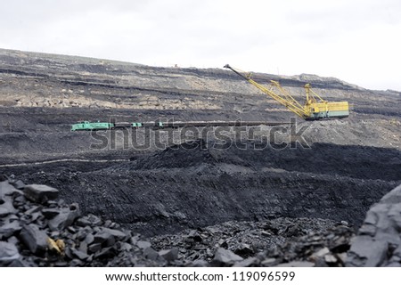 Mining, mining industry, the excavator to load
