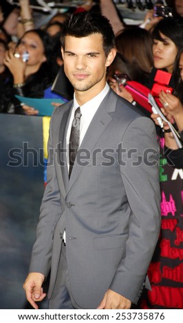 Taylor Lautner at the Los Angeles Premiere of \