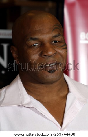 18/08/2009 - Hollywood - Mike Tyson meets fans and signs copies of the Blu-ray and DVD \