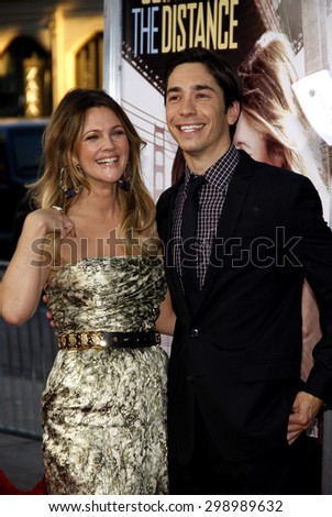 Drew Barrymore and Justin Long at the Los Angeles premiere of \'Going The Distance\' held at the Grauman\'s Chinese Theater in Hollywood on August 23, 2010.
