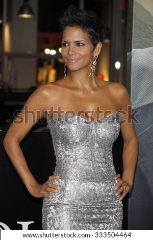 Halle Berry at the Los Angeles premiere of \