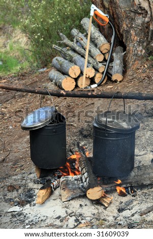Cooking on fire in field conditions