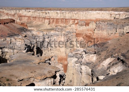 The Coal Mine Canyon is located in the north of Arizona, approx. 16 miles southeast from Tuba City, USA.