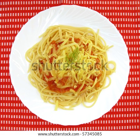 Spaghetti with tomato sauce, cheese, oregano and basil