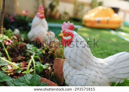 people use toy hen to  decorate in garden