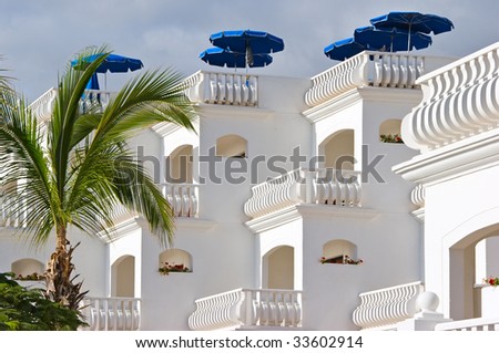 ... photo : White villa with sunshades on Tenerife, Can