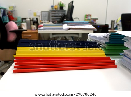 The files consists of multicolored plastic ridge, blue, yellow, red, on the table to be used for training.