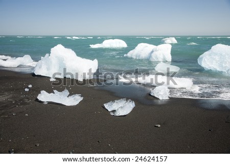 Ice from Jokullsarlon jpushing into the sea and washed onto the beach.