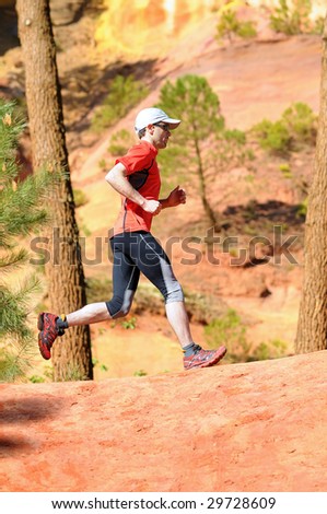 A young jogger running in a dream landscape in French.