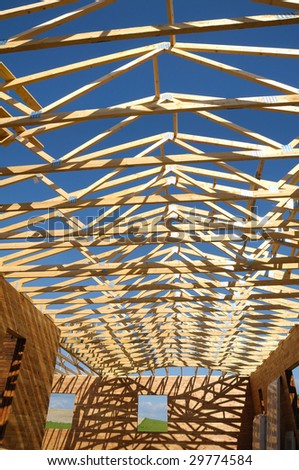 Structure of a wooden house under construction, in French.