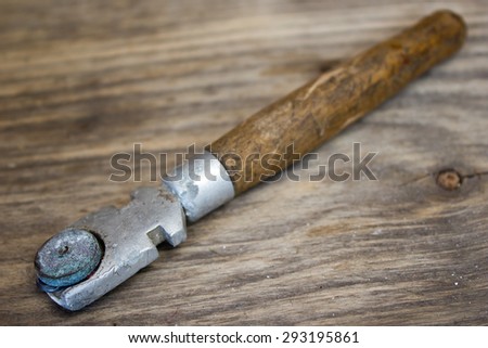 vintage roller point glass cutter On wood background