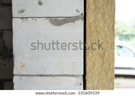 Wall with autoclaved aerated concrete blocks and mineral rockwool panel