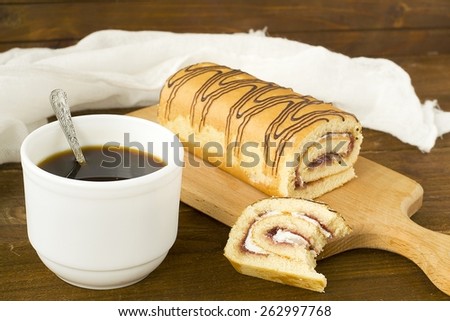 Breakfast roll with cherri cream
