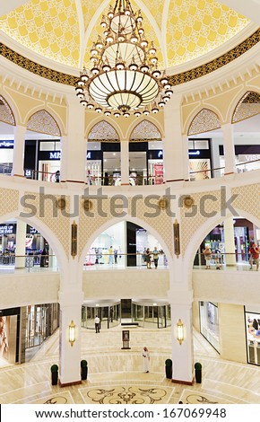 Dubai, Uae - November 9: Inside Modern Luxury Mall On November 9, 2013 In Dubai. At Over 12 Million Sq Ft, It Is The World\'S Largest Shopping Mall Based On Total Area.