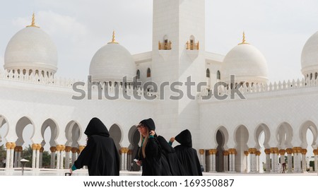 ABU DHABI, UNITED ARAB EMIRATES - NOVEMBER 5: Sheikh Zayed Grand Mosque November 5, 2013 in Abu Dhabi, United Arab Emirates. The famous Sheikh Zayed mosque is the largest mosque in UAE