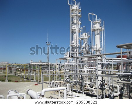 Oil refinery. Equipment for primary oil refining.