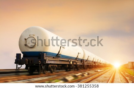 Natural gas transport by rail