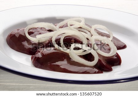 raw chicken liver with organic onion rings