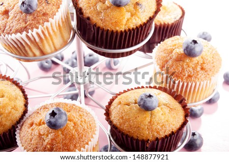 blueberry vanilla cup cake and a cup cake stand