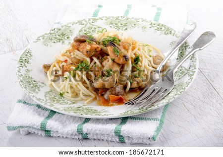 Italian dish with spaghetti, mussels, tomato, olive, chili and parsley