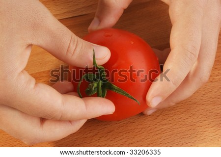 cut vegetables to make vegetable soup