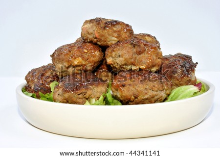 meat balls and with organic salad on a plate