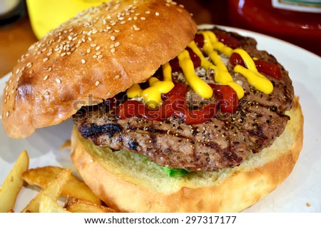 Yokosuka Navy Burger : One of Japan\'s your local burger.US Navy base is located in Yokosuka, Kanagawa Prefecture.
