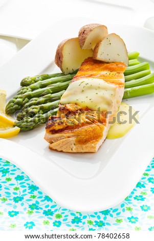 Salmon fish meal with potato and asparagus vegetable.