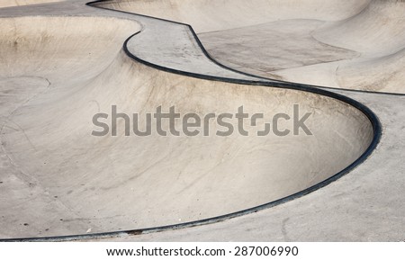 Empty bowl in a skate park.