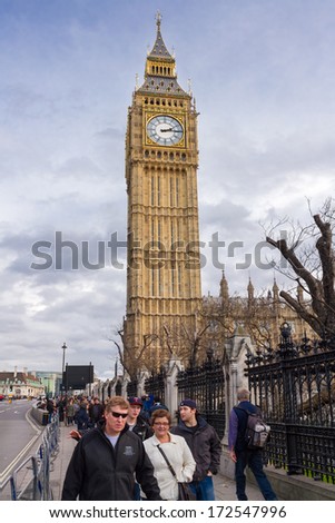 LONDON, UNITED KINGDOM - DECEMBER 28, 2011: Tourists in front of the Big Ben. The clock is housed within the clock tower officially named Elizabeth Tower.
