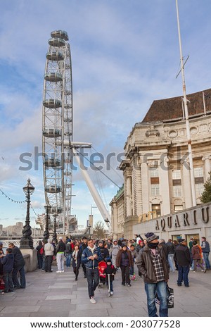 LONDON, ENGLAND - DECEMBER 28, 2011: Tourists waiting in line for  London eye, the highest Ferris wheel in Europe (135m).