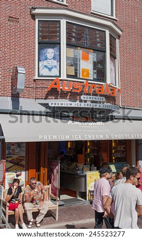 ALKMAAR, NETHERLANDS - AUGUST 15, 2007: People in front of the Australian premium ice cream and chocolate shop.