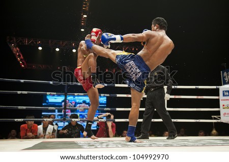 BANGKOK - JUNE 9: Muay Thai fight - two unidentified thai kickboxer at \